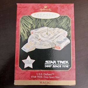 Hallmark Keepsake Ornament Star Trek Deep Space Nine 1997 U.S.S Defiant Light Up